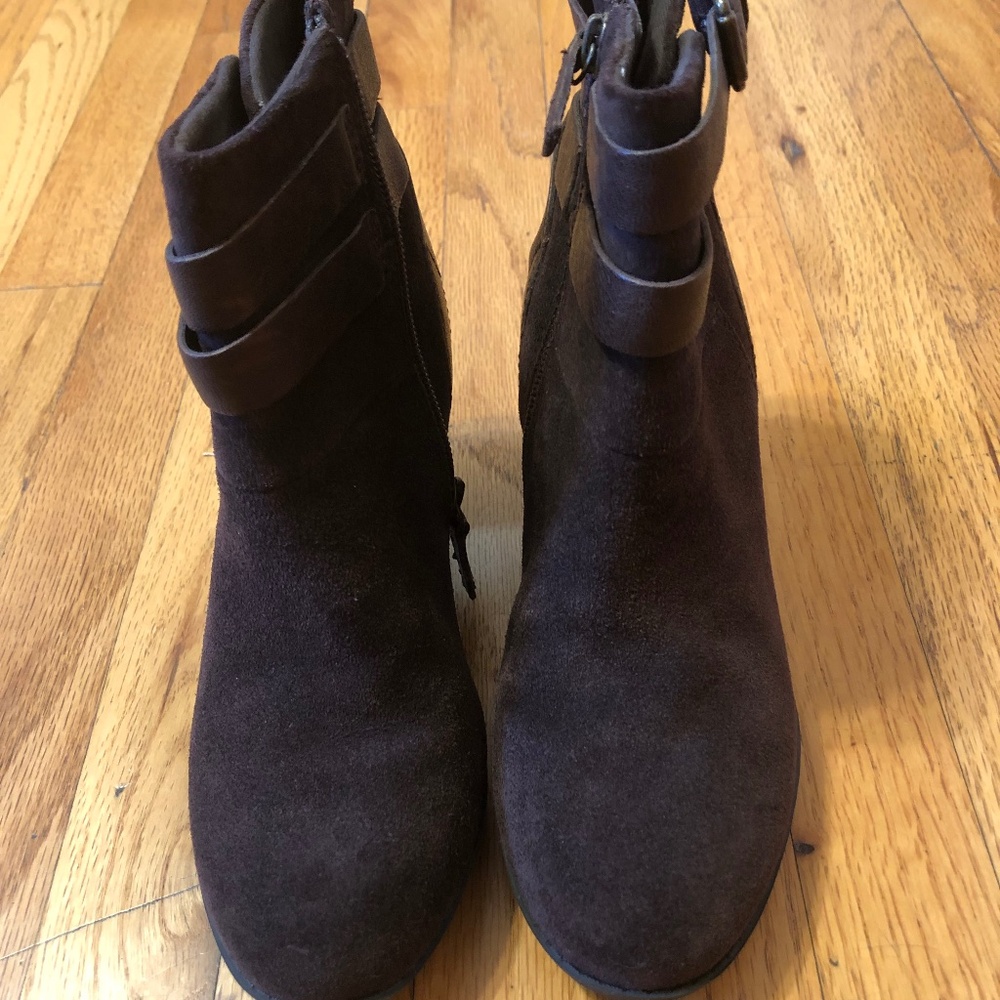 Clark’s Suede Leather Ankle Boots-Size 5.5